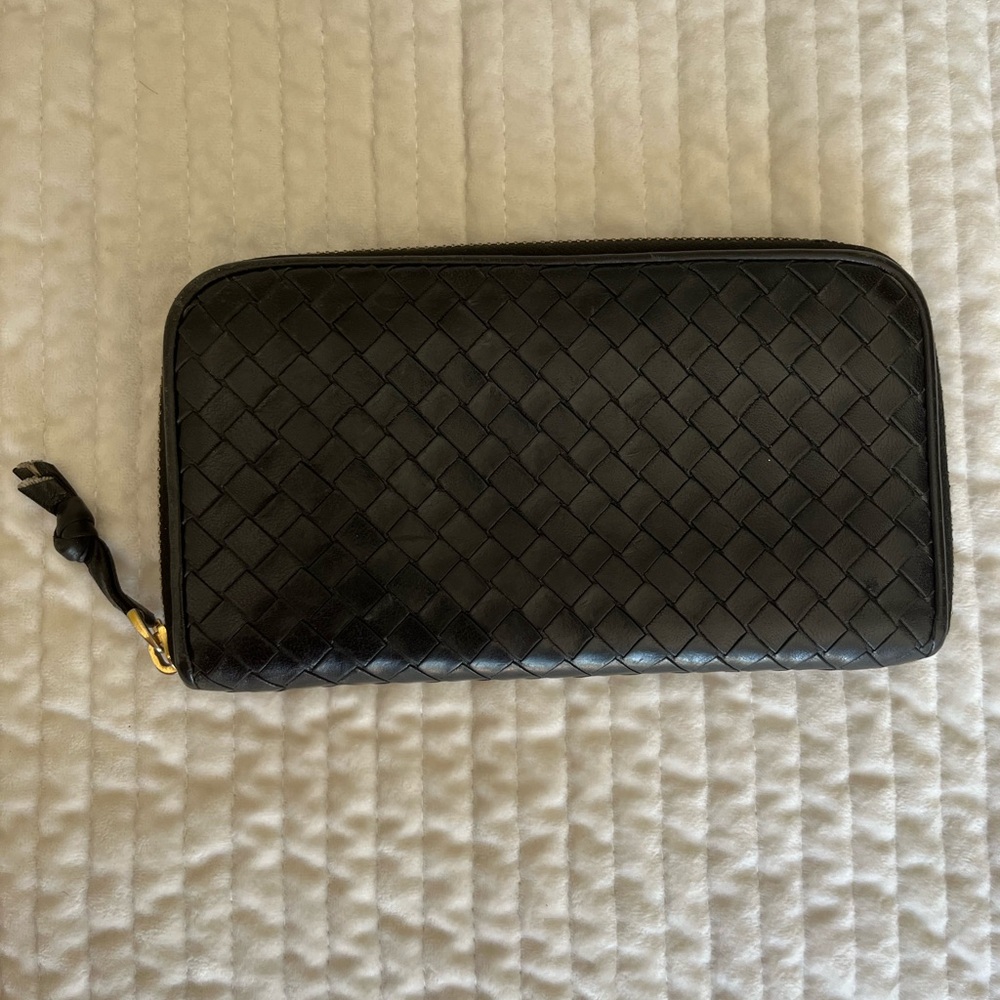 ❌SOLD❌ Authentic Bottega Veneta Round Zip Long Wallet Leather Black pre loved